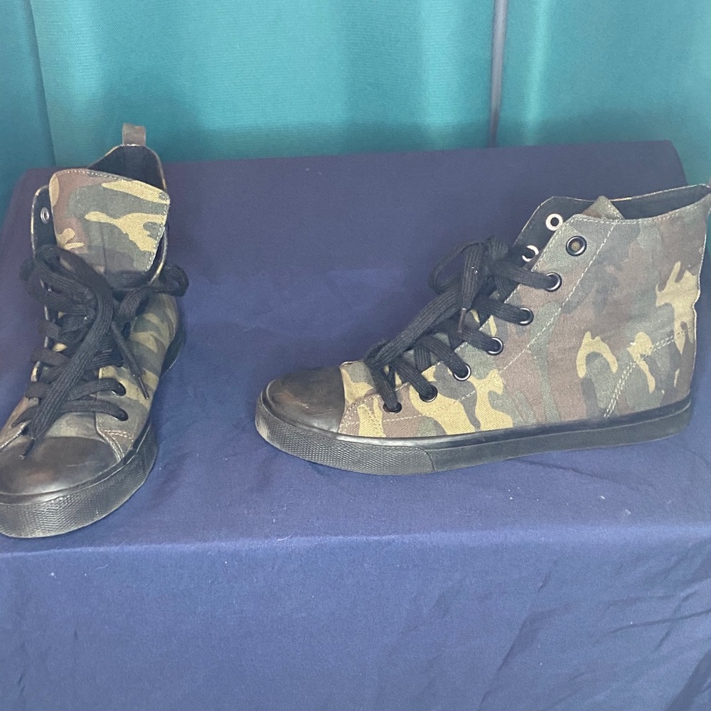 Camo Shoes🖤💚